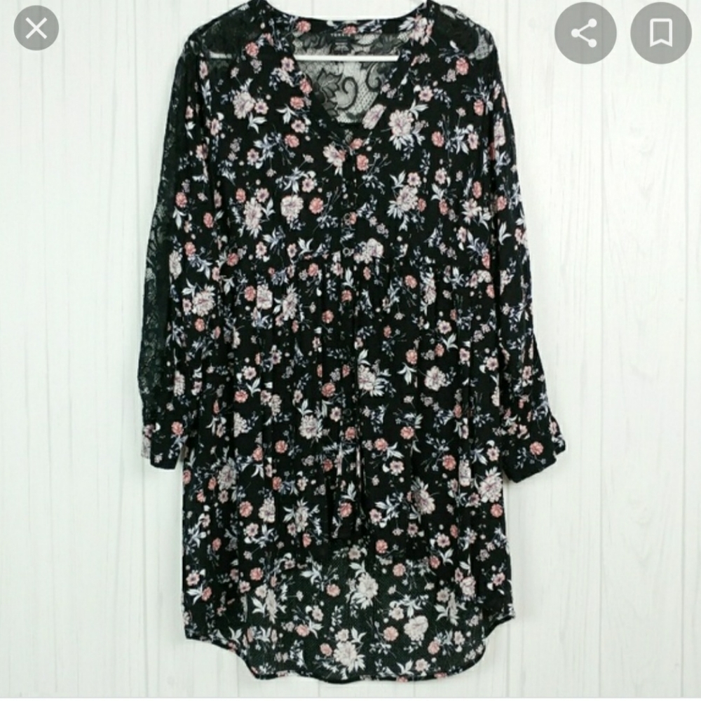 High-low top with Lace Torrid Brand never been worn